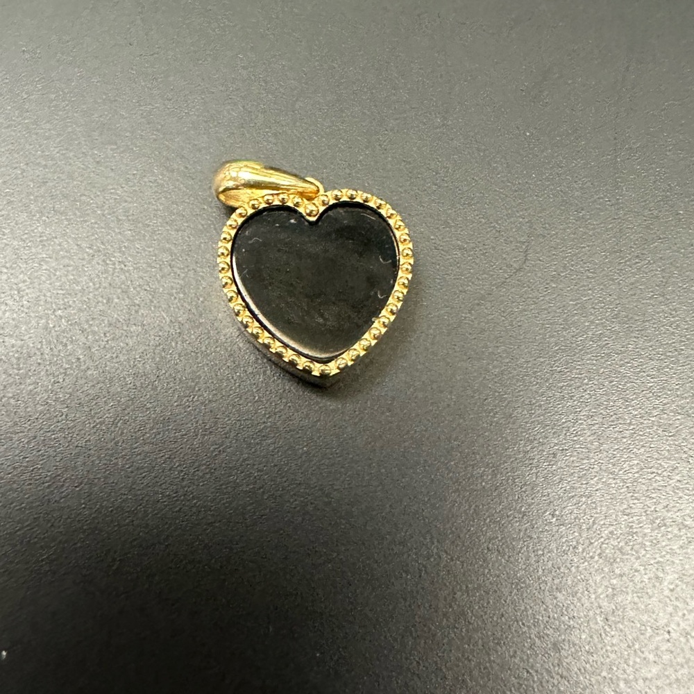 18kt black heart pendant